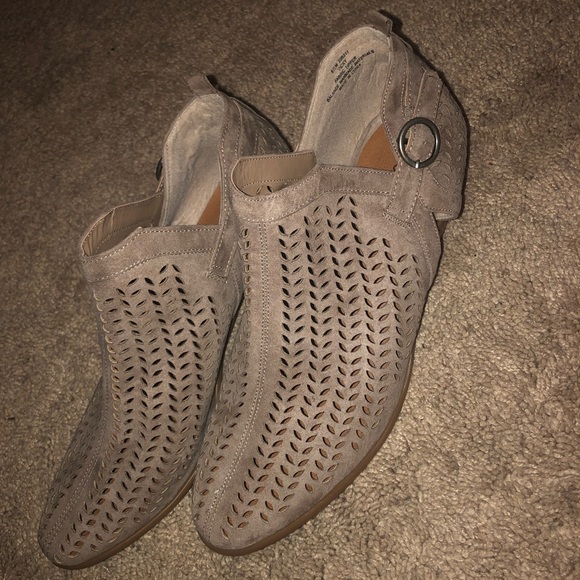 Tan sophie17 booties - Picture 1 of 3